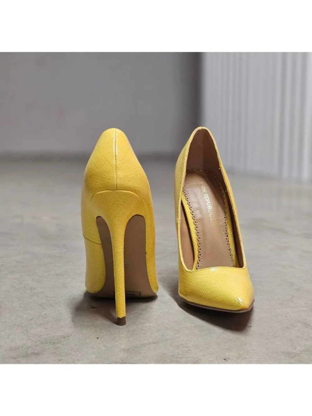 Yellow High Heel Pumps With Faux Snakeskin Texture & Pointed Toe Design